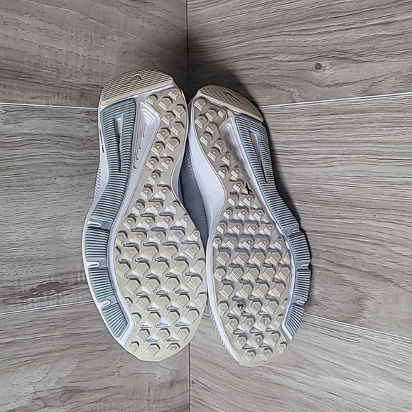 Nike Quest Womens Running Shoes Size 7 Platinum Grey Light Blue AA7412-008 - Picture 8 of 9